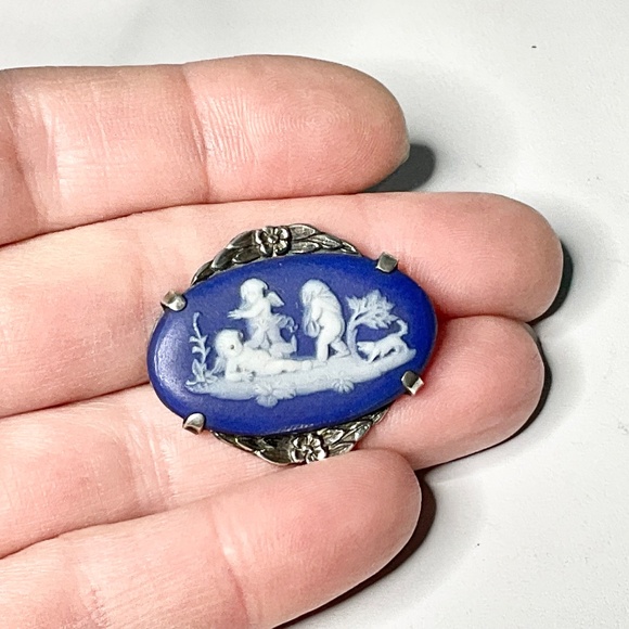 Vintage Birks Sterling Wedgwood Brooch w/Box - Picture 9 of 9